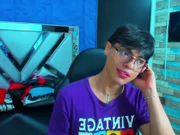 damian_16cm cam model photos at Chaturbate